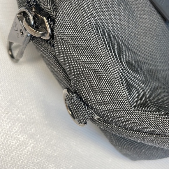 Travelon Anti-Theft Metro Convertible Small Crossbody Belt bag - Picture 10 of 15